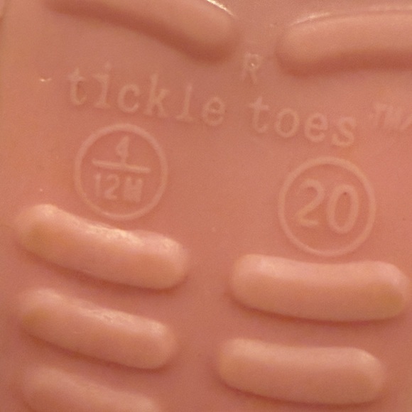 Tickle Toes size 12 months slippers socks in good used condition - Picture 5 of 5